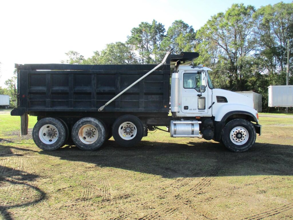 2005 Mack Granite CV713