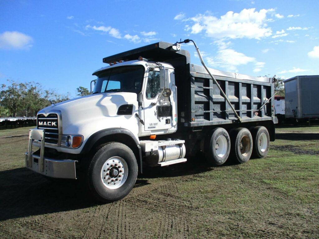 2005 Mack Granite CV713