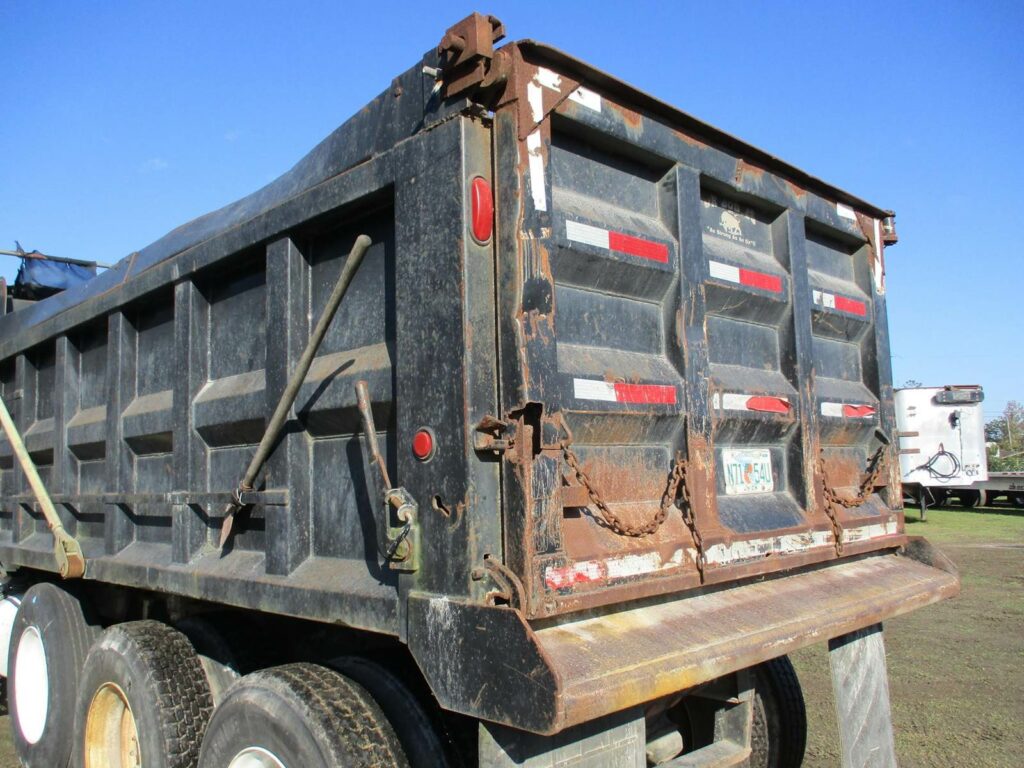 2005 Mack Granite CV713