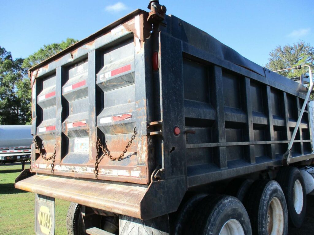 2005 Mack Granite CV713