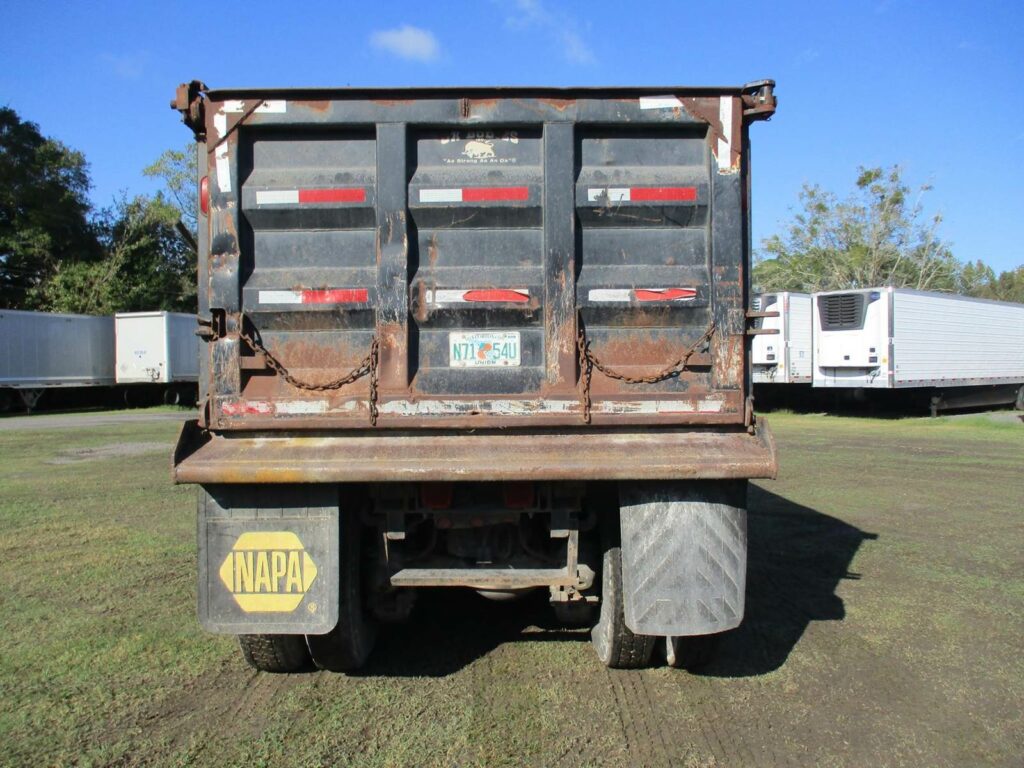 2005 Mack Granite CV713