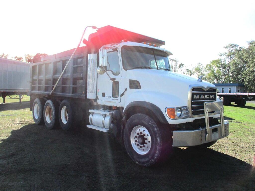 2005 Mack Granite CV713