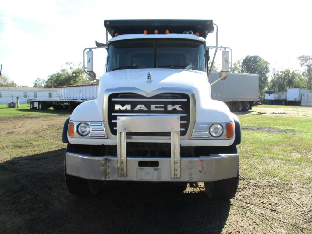 2005 Mack Granite CV713