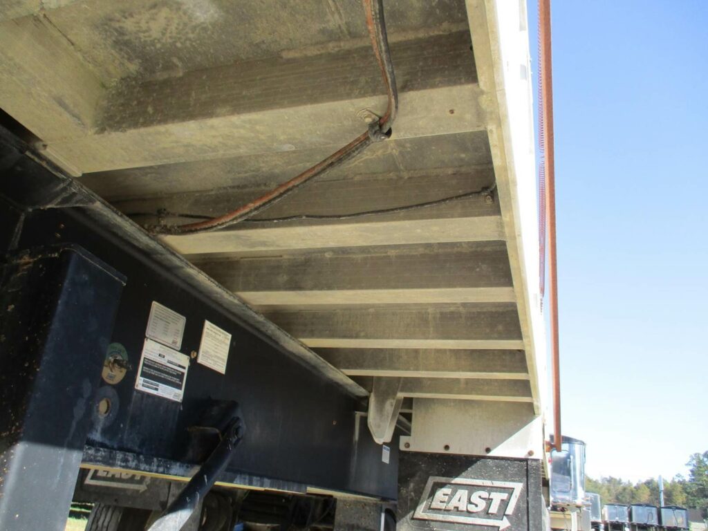 2007 East 30 FT FRAMED TRI-AXLE FL SPEC END DUMP