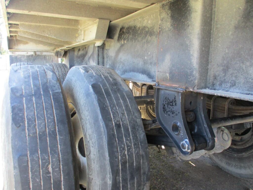 2002 East TRI-AXLE FL SPEC END DUMP