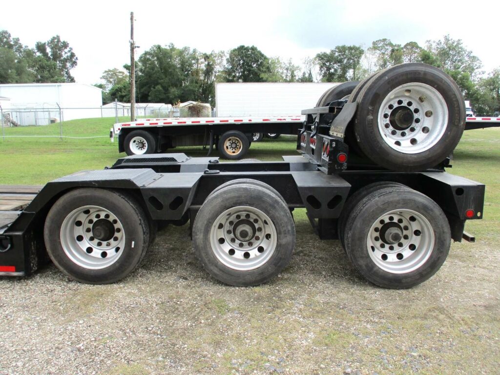 2007 XL Specialized X-L 100 CHDG TRI-AXLE PONYMOTOR WITH 4TH FLIP AXLE