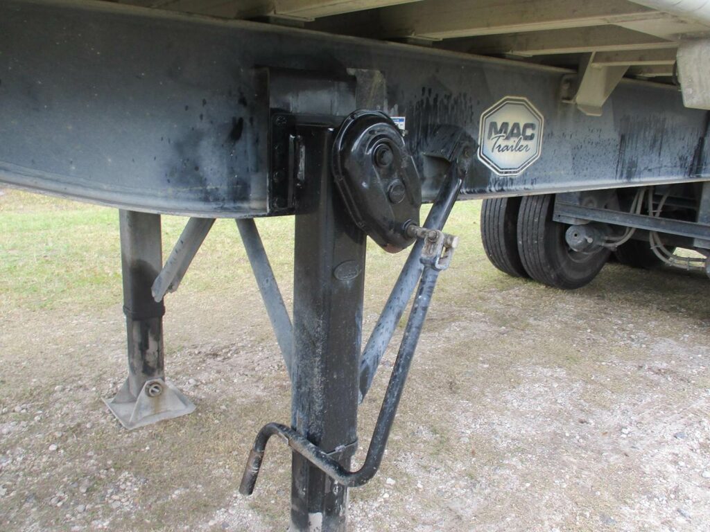 2017 MAC Trailer 28 FT STEEL FRAME TANDEM AXLE ALUMINUM BODY