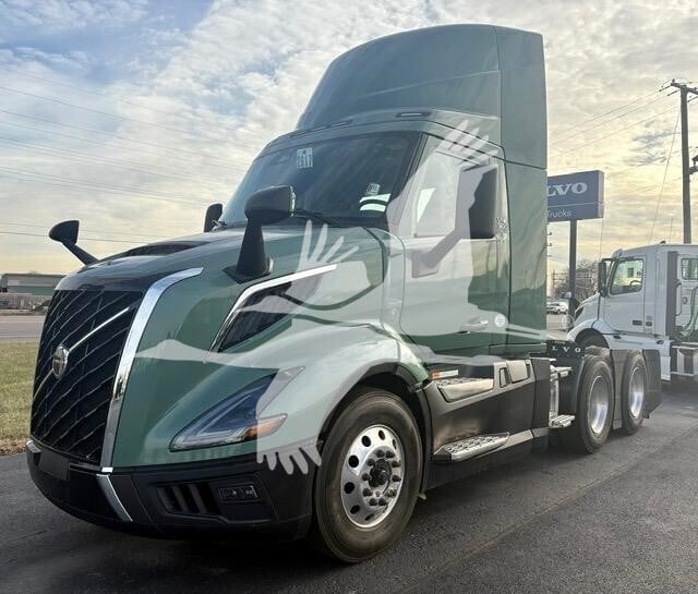 2025 Volvo VNL64T300