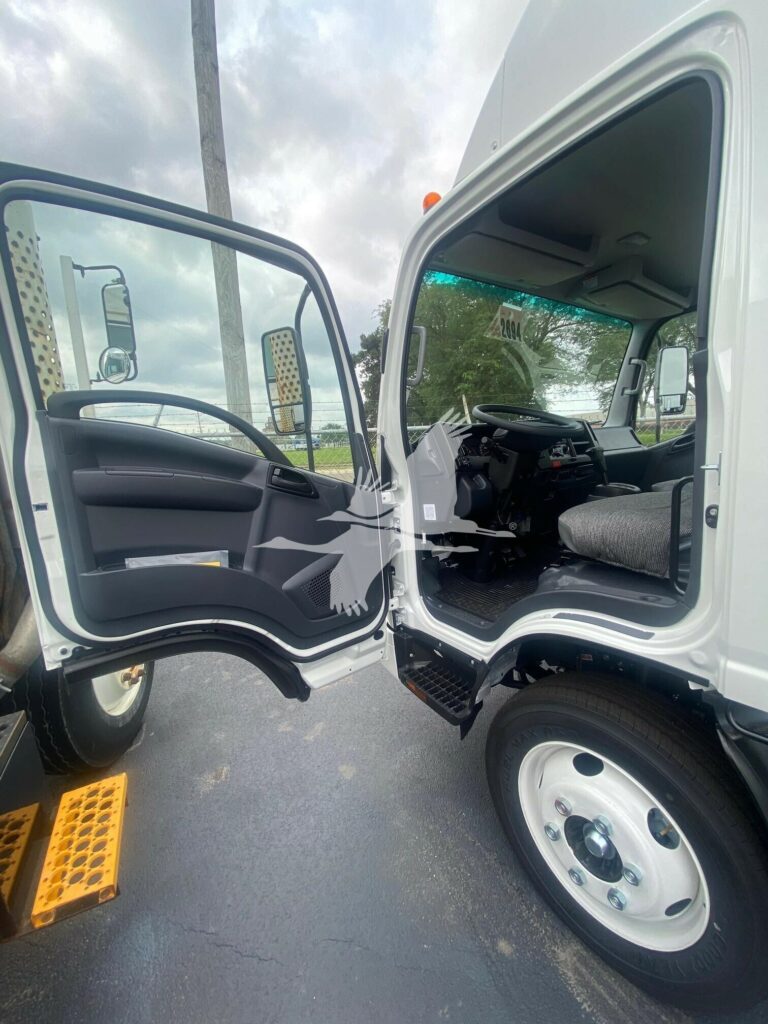 2025 Isuzu NPR HD