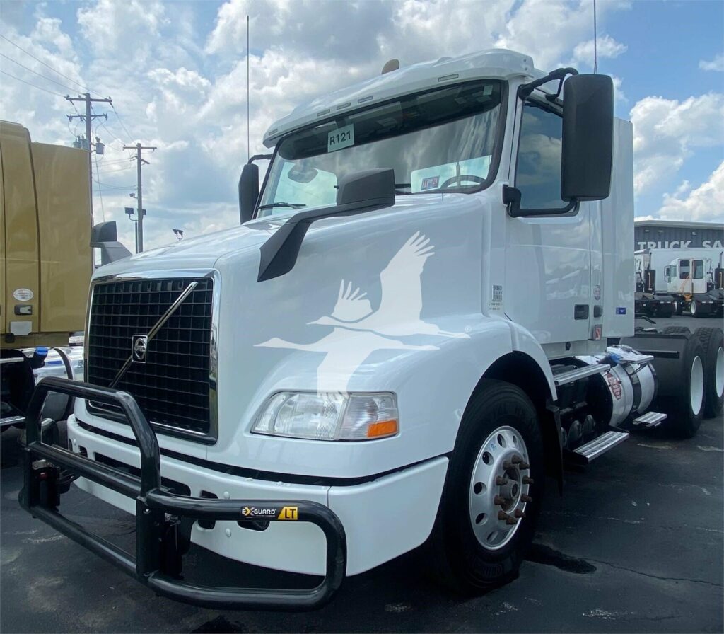 2017 Volvo VNM62T200