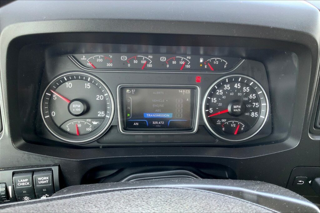 2021 CUM LT625 6×4 Sleeper