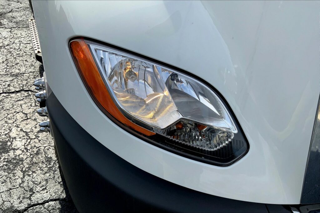 2021 CUM LT625 6×4 Sleeper