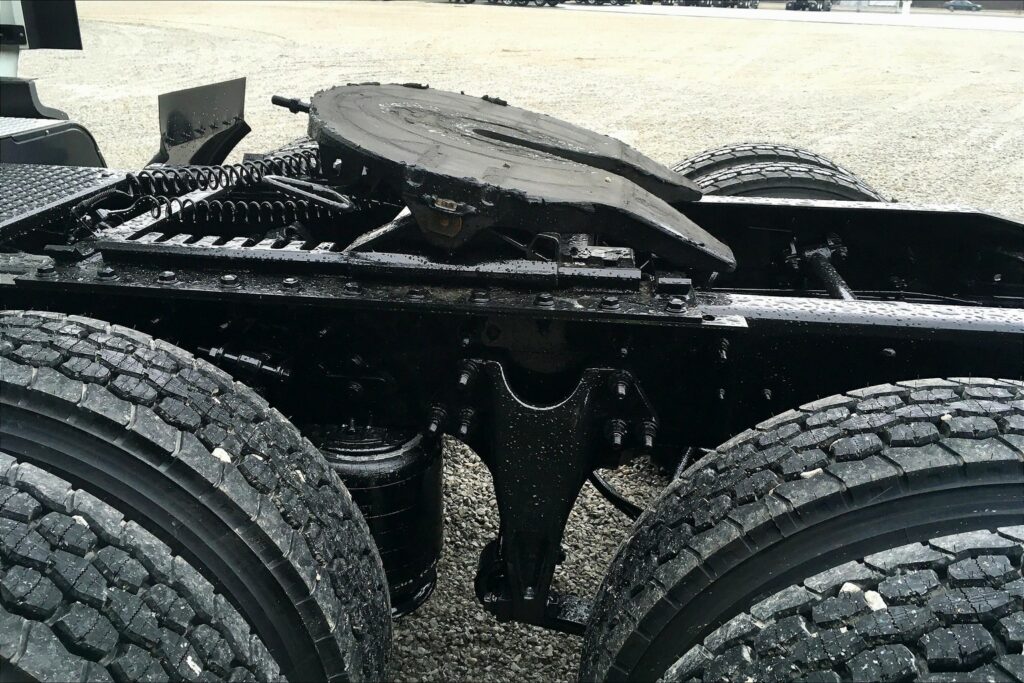 2021 CUM LT625 6×4 Sleeper