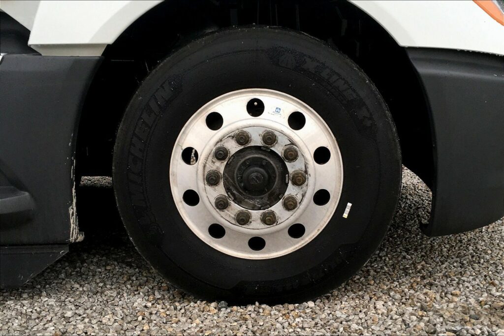 2021 CUM LT625 6×4 Sleeper