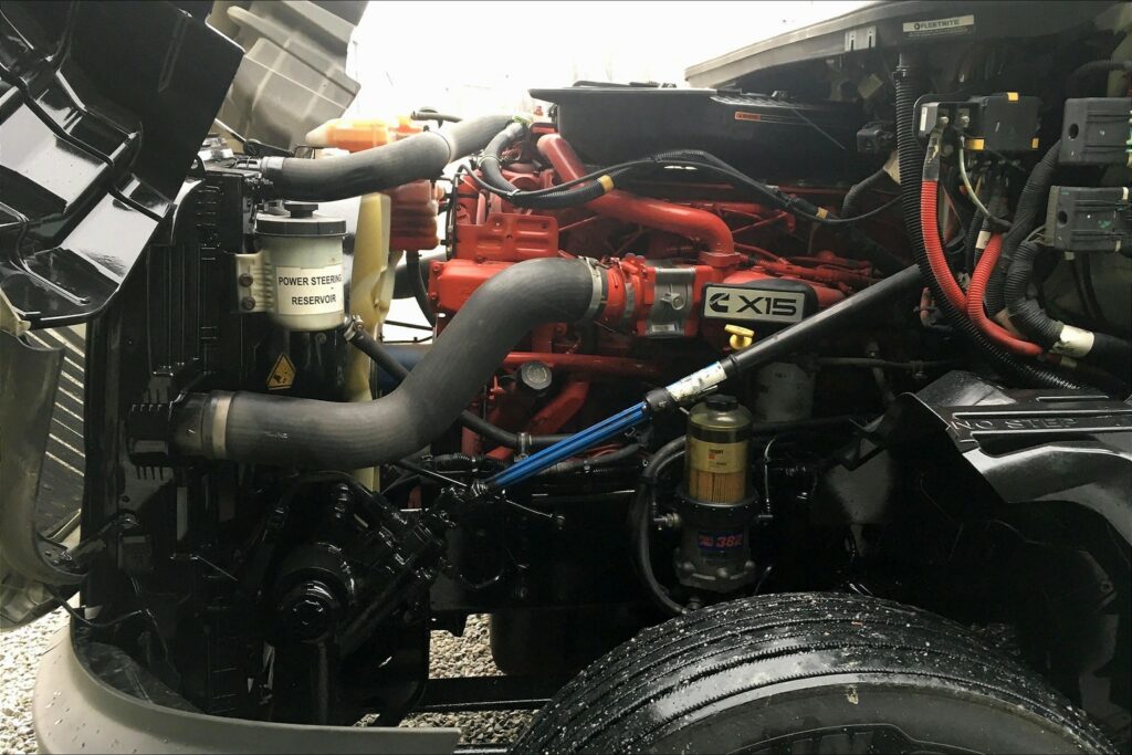 2021 CUM LT625 6×4 Sleeper