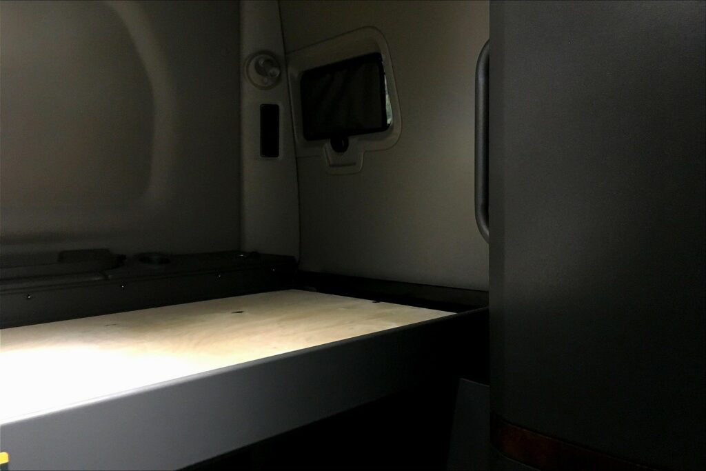 2021 CUM LT625 6×4 Sleeper