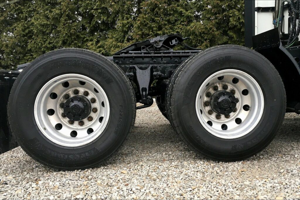 2021 CUM LT625 6×4 Sleeper