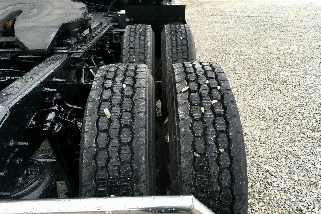 2021 CUM LT625 6×4 Sleeper