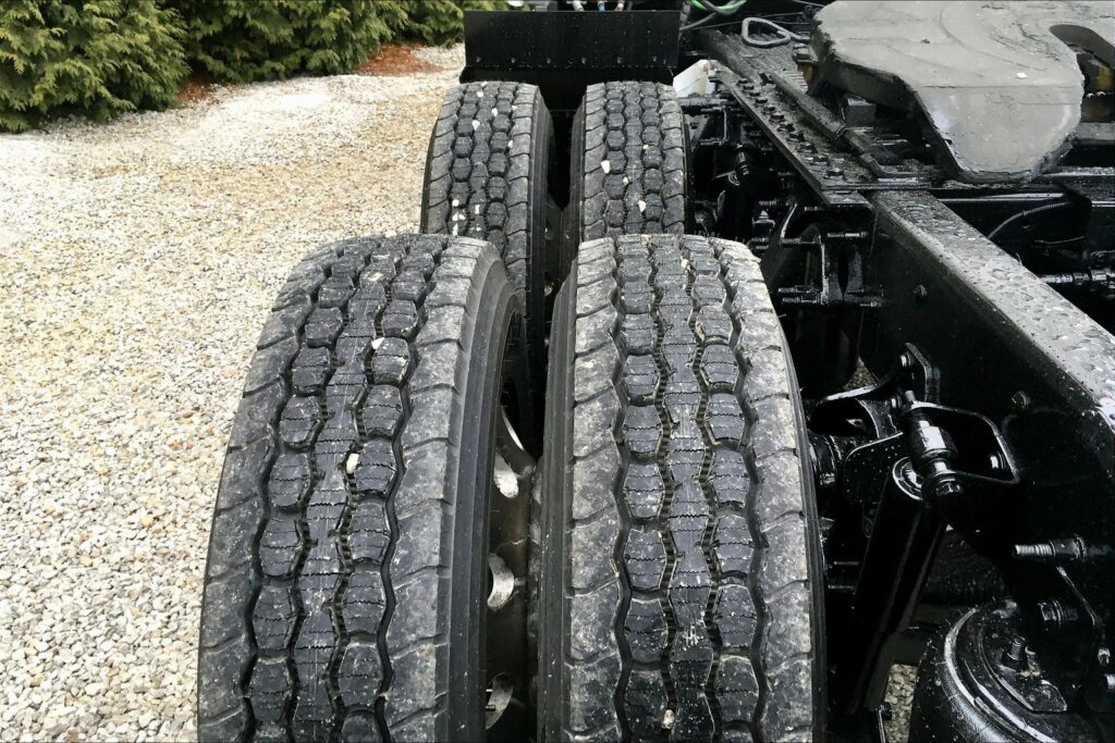 2021 CUM LT625 6×4 Sleeper