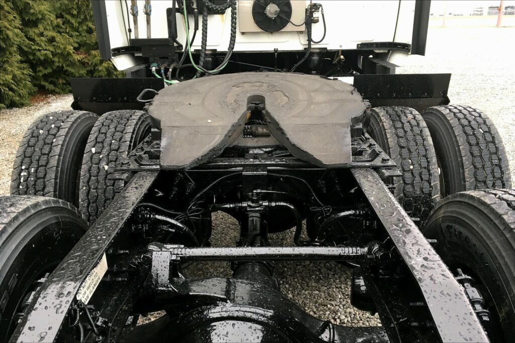 2021 CUM LT625 6×4 Sleeper