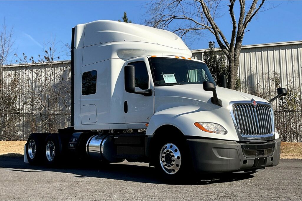 2020 CUM LT625 6×4 Sleeper