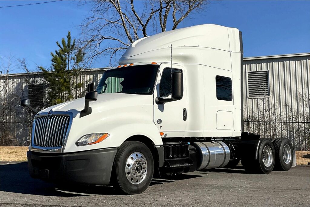 2020 CUM LT625 6×4 Sleeper