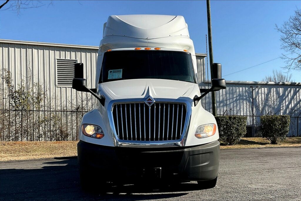 2020 CUM LT625 6×4 Sleeper