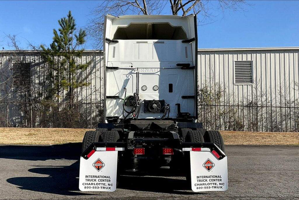 2020 CUM LT625 6×4 Sleeper