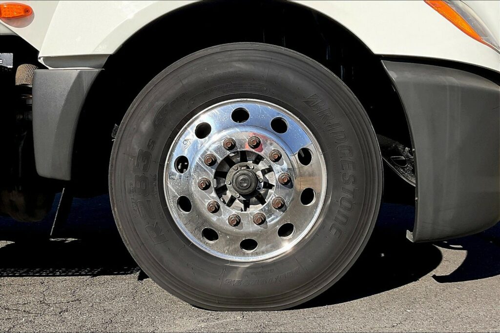 2020 CUM LT625 6×4 Sleeper