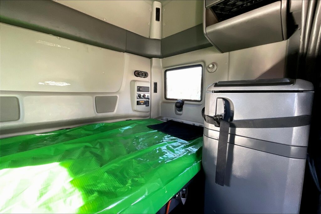 2020 CUM LT625 6×4 Sleeper