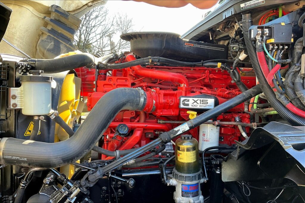 2020 CUM LT625 6×4 Sleeper