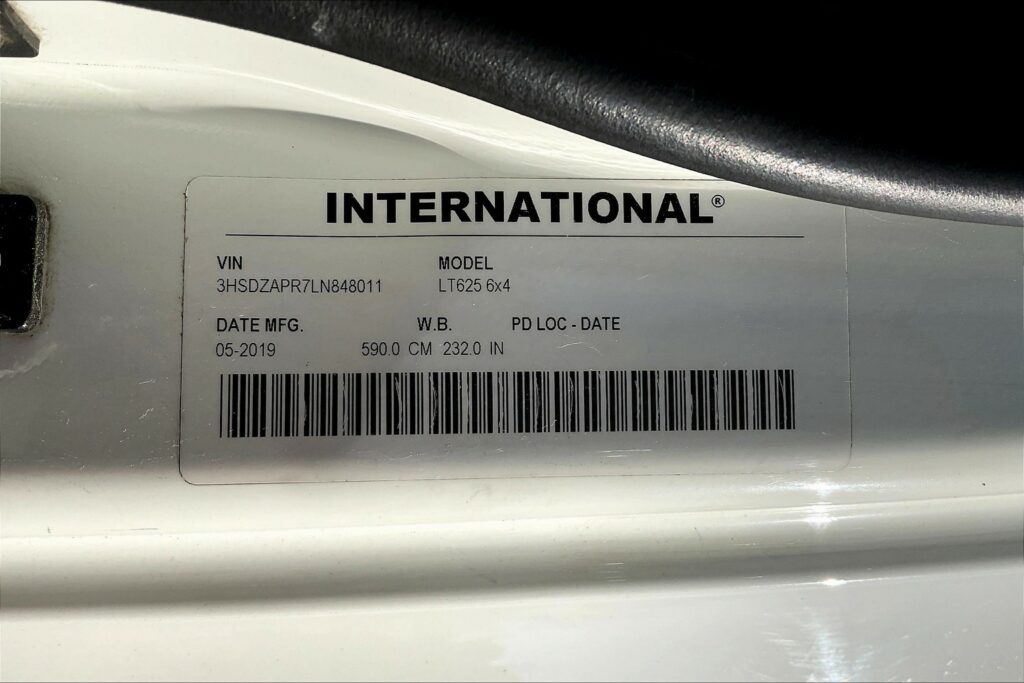 2020 CUM LT625 6×4 Sleeper