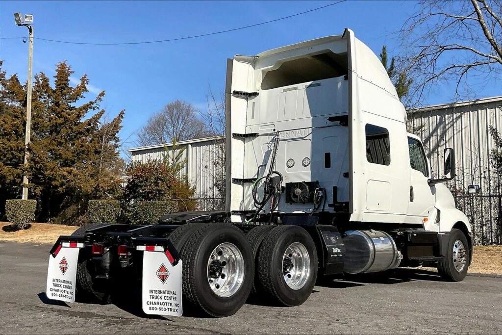 2020 CUM LT625 6×4 Sleeper