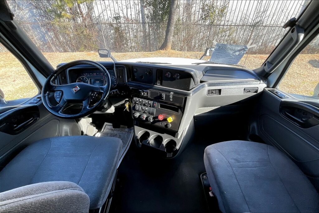 2020 CUM LT625 6×4 Sleeper