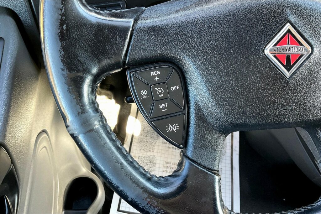 2020 CUM LT625 6×4 Sleeper