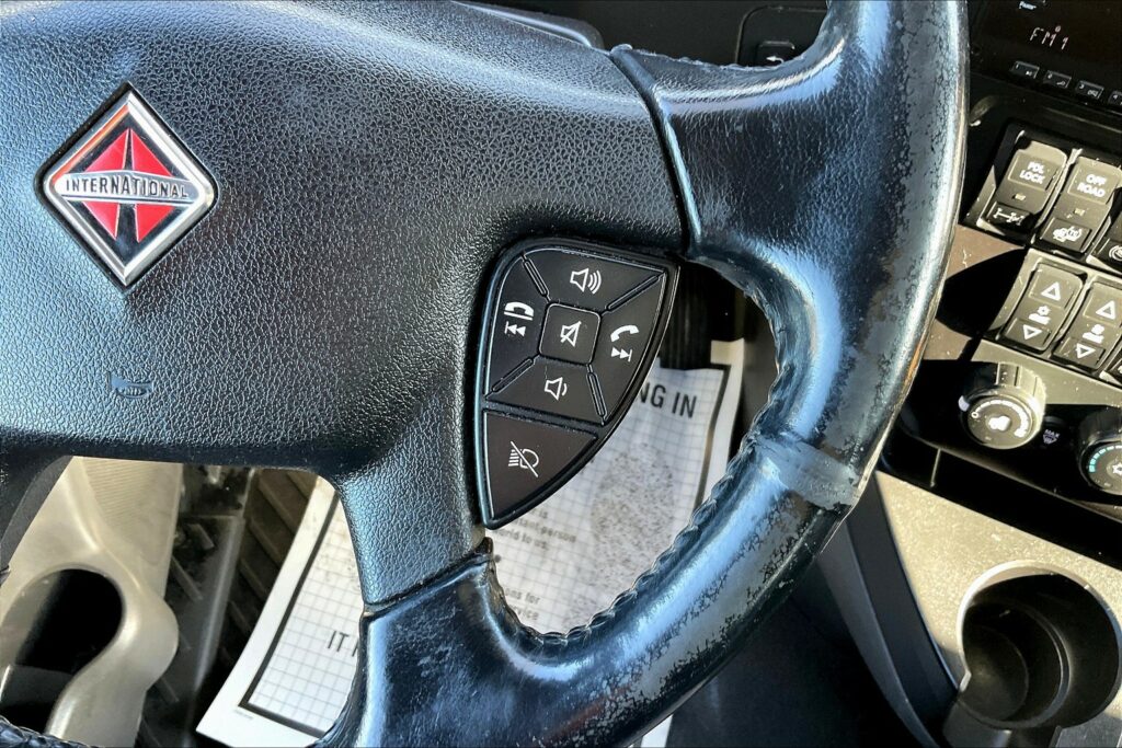 2020 CUM LT625 6×4 Sleeper