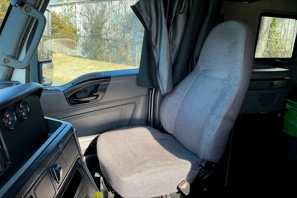 2020 CUM LT625 6×4 Sleeper