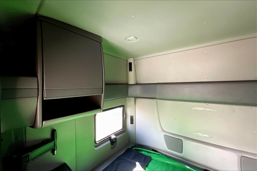 2020 CUM LT625 6×4 Sleeper