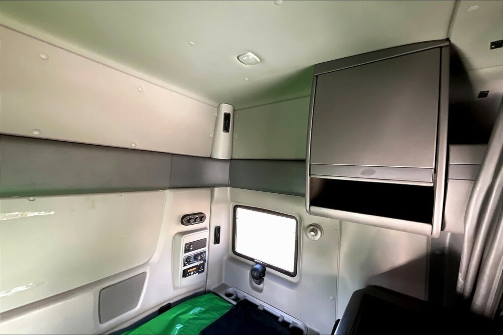 2020 CUM LT625 6×4 Sleeper