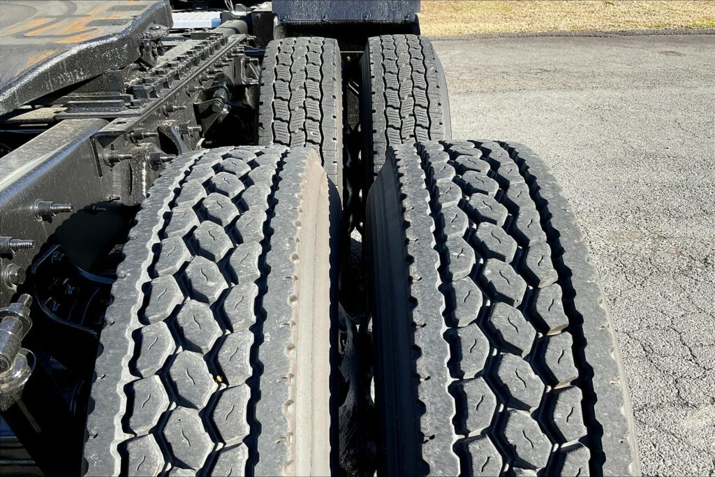 2020 CUM LT625 6×4 Sleeper