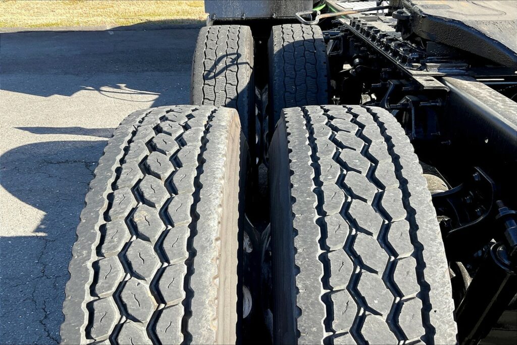 2020 CUM LT625 6×4 Sleeper