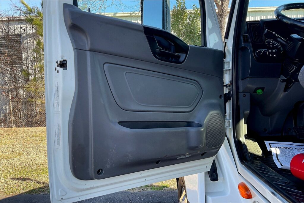 2020 CUM LT625 6×4 Sleeper