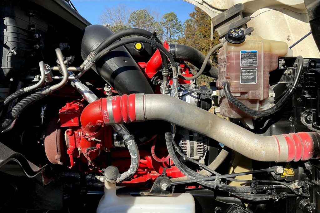 2020 CUM LT625 6×4 Sleeper