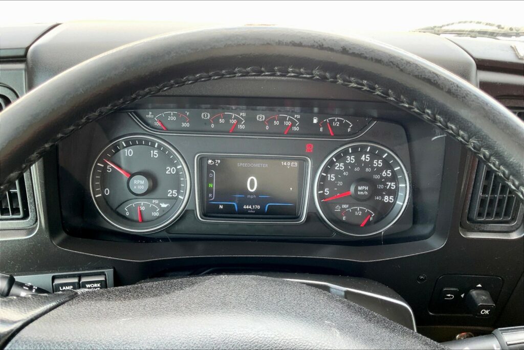 2021 CUM LT625 6×4 Sleeper