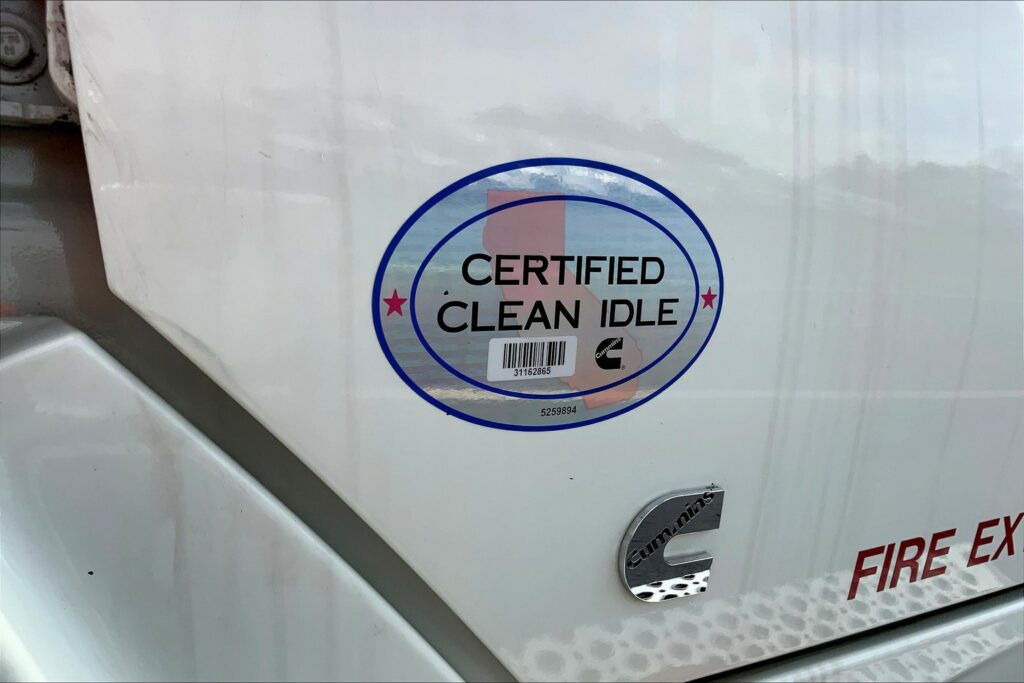 2021 CUM LT625 6×4 Sleeper