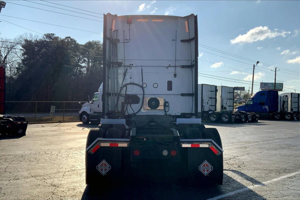 2021 CUM LT625 6×4 Sleeper