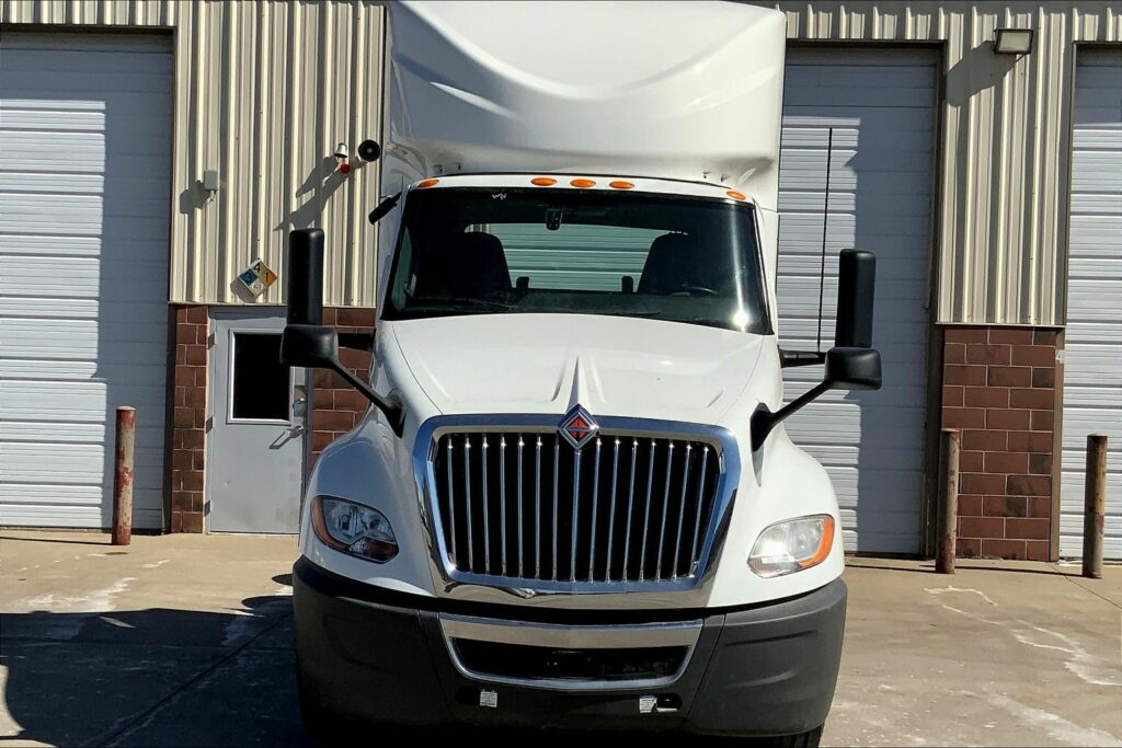 2019 CUM LT625 6×4 Day Cab