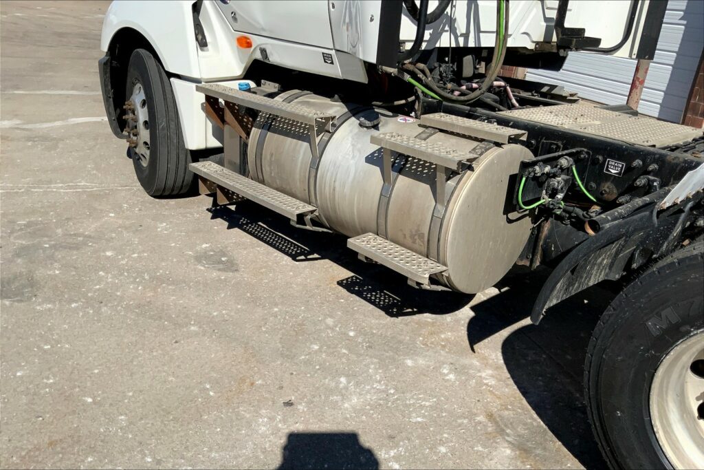 2019 CUM LT625 6×4 Day Cab