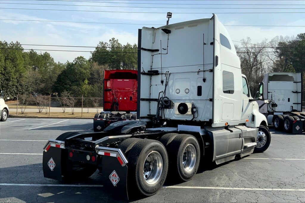 2021 CUM LT625 6×4 Sleeper