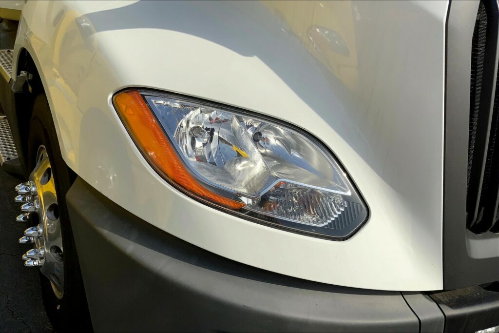 2021 CUM LT625 6×4 Sleeper